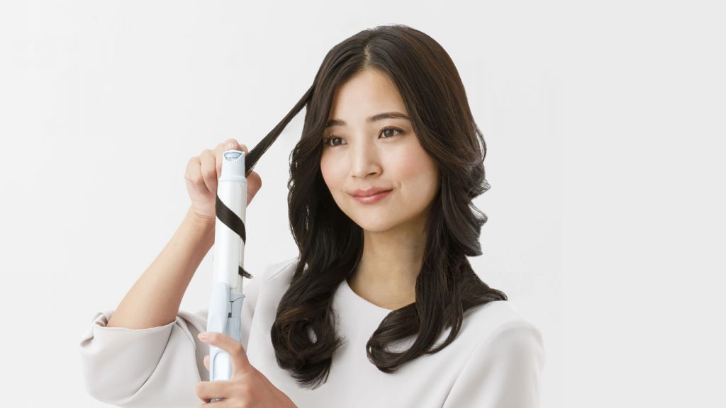ヘアアイロンのスチーム機能って本当に必要？使いこなしてツヤ髪を 